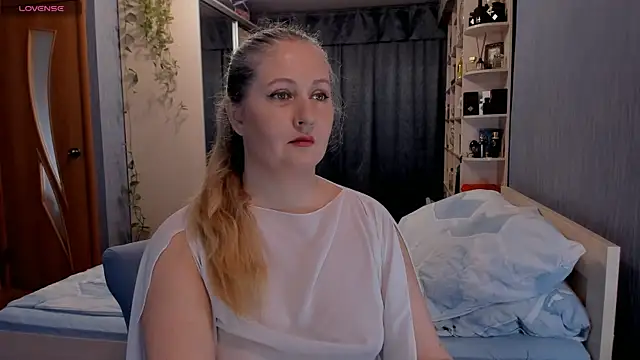 SweetLanna online show from April 1, 2026, 8:39 pm