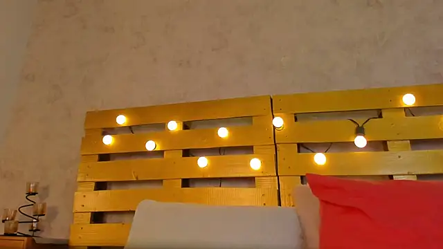 cristinapuerta  online show from October 3, 2025, 11:45 am