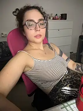 Snapshot of ladyturtle chatting on August 2, 2026, 9:01 pm ladyturtle online show from August 2, 2026, 9:01 pm