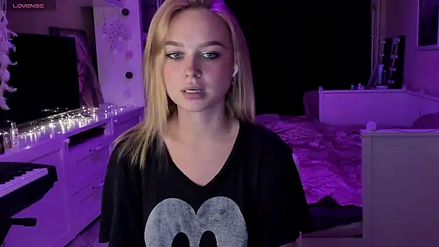 Snapshot of MaryDreaminess chatting on March 6, 2025, 6:48 pm MaryDreaminess online show from March 6, 2025, 6:48 pm