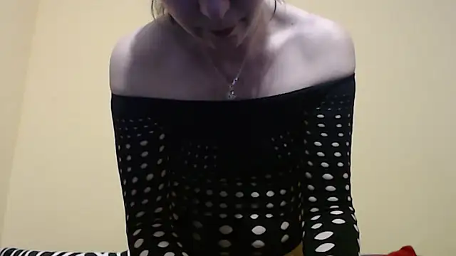 Snapshot of christine33 chatting on February 27, 2026, 3:23 pm christine33 online show from February 27, 2026, 3:23 pm