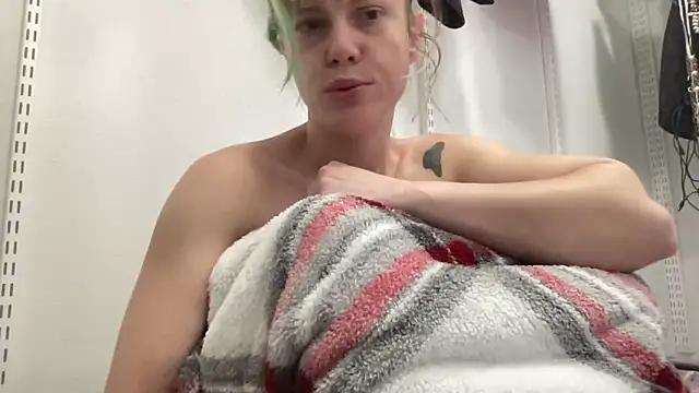 Snapshot of TheDaisyChaos chatting on May 27, 2026, 3:19 pm TheDaisyChaos online show from May 27, 2026, 3:19 pm