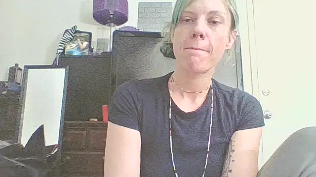 TheDaisyChaos online show from April 22, 2026, 5:58 am