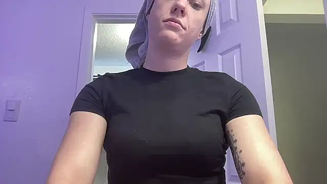 Snapshot of TheDaisyChaos chatting on May 25, 2026, 12:10 am TheDaisyChaos online show from May 25, 2026, 12:10 am