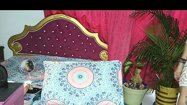 big boobsmature online show from November 24, 2025, 10:10 pm