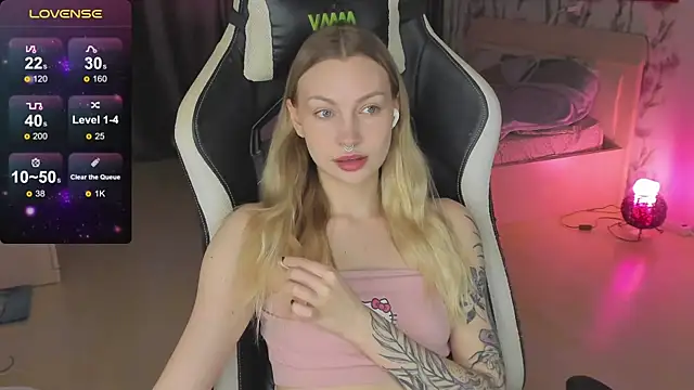 BiMolly online show from March 19, 2025, 4:14 am