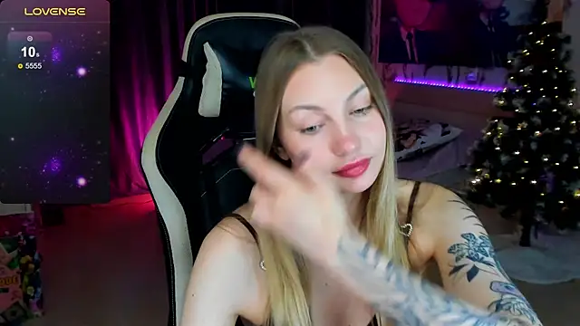 BiMolly online show from December 22, 2025, 9:04 pm