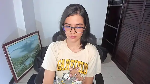 mia collins x online show from December 4, 2025, 8:52 pm