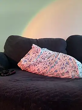 Cute crystal online show from October 24, 2025, 9:47 pm