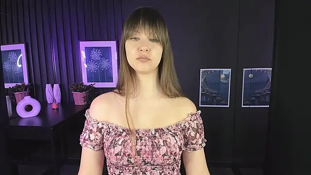 ElizaMild online show from February 4, 2025, 4:39 pm