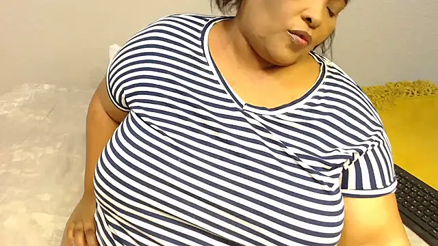 zandile online show from October 19, 2025, 4:21 pm