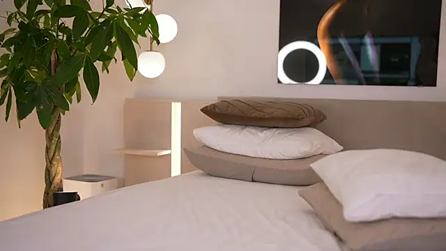 DoviaClaire online show from December 5, 2025, 8:02 am