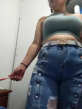 Snapshot of BadMicaela1 chatting on December 6, 2024, 3:57 am BadMicaela1 online show from December 6, 2024, 3:57 am