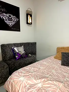 Snapshot of Shantal_Lovee chatting on November 18, 2025, 12:37 am Shantal Lovee online show from November 18, 2025, 12:37 am