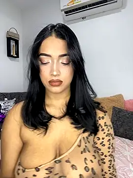 Snapshot of Shantal_Lovee chatting on November 18, 2025, 9:18 pm Shantal Lovee online show from November 18, 2025, 9:18 pm