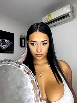 Snapshot of Shantal_Lovee chatting on September 16, 2025, 12:22 am Shantal Lovee online show from September 16, 2025, 12:22 am