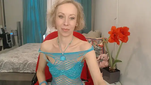 LuxuryNika online show from April 18, 2026, 1:46 pm