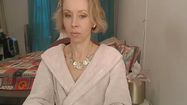 LuxuryNika online show from April 1, 2026, 2:03 pm