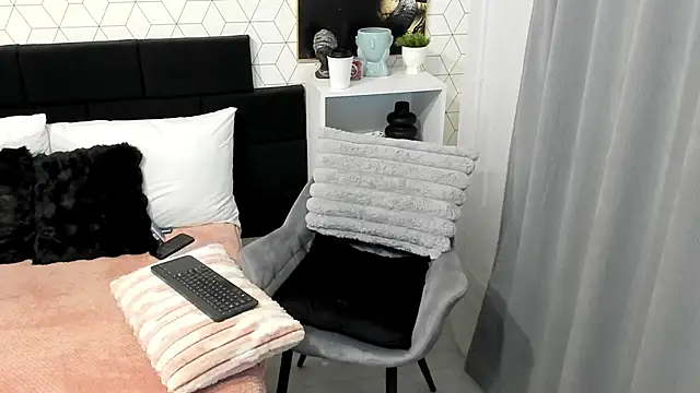 Heidix online show from March 13, 2025, 4:49 am