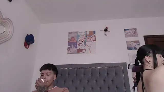 dulce maria x online show from February 26, 2025, 4:49 pm