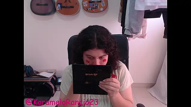 Smoke trip Alicia online show from March 7, 2025, 1:07 pm