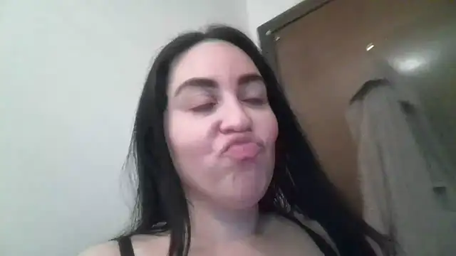 Snapshot of WetFlower69 chatting on July 14, 2026, 1:05 am WetFlower69 online show from July 14, 2026, 1:05 am