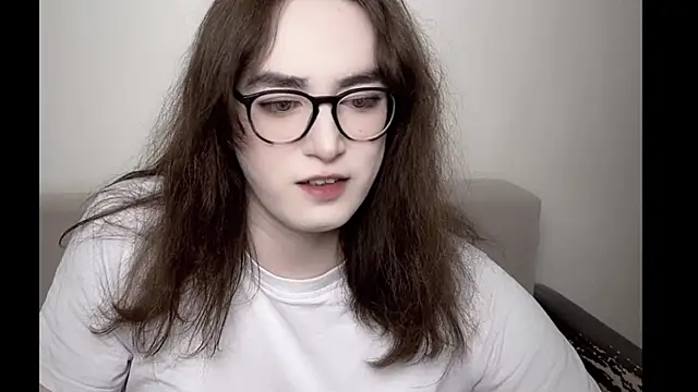 MinniMaksy online show from July 26, 2026, 5:36 am