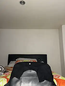 swrennn19 online show from September 23, 2025, 10:28 pm