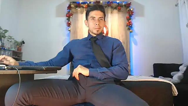 Andrew 4  online show from December 14, 2025, 6:19 am