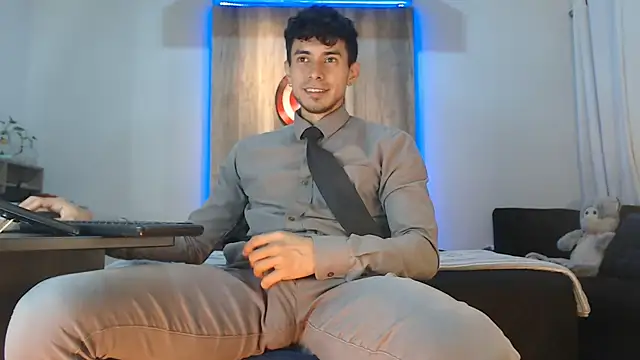 Andrew 4  online show from October 21, 2025, 1:49 am