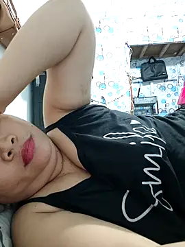 XXLorie 02 online show from April 16, 2026, 12:00 am