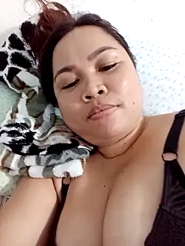 XXLorie 02 online show from February 8, 2026, 11:19 am