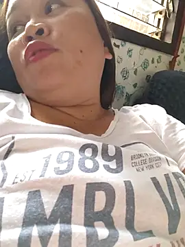 XXLorie 02 online show from October 6, 2025, 3:40 am