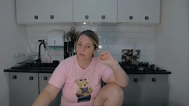 erikaerika online show from September 14, 2025, 6:36 am