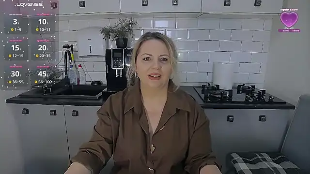 Snapshot of erikaerika chatting on February 20, 2026, 8:49 am erikaerika online show from February 20, 2026, 8:49 am