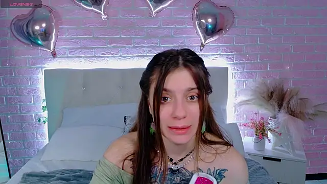 Snapshot of Eille_Elfie chatting on November 18, 2025, 5:55 am Eille Elfie online show from November 18, 2025, 5:55 am