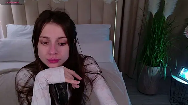 Snapshot of Eille_Elfie chatting on October 7, 2025, 4:35 am Eille Elfie online show from October 7, 2025, 4:35 am