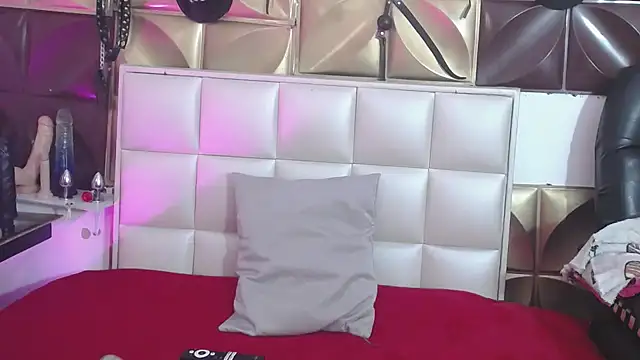 VIKY HOTT online show from September 23, 2025, 10:06 pm