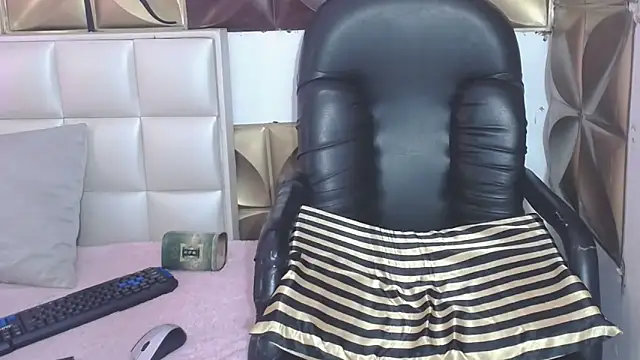 VIKY HOTT online show from September 22, 2025, 8:15 pm