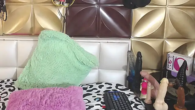 VIKY HOTT online show from February 1, 2025, 10:55 pm