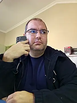 Andrew1900529 online show from November 7, 2025, 9:03 am