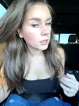 MaggyMayI online show from September 24, 2025, 3:18 pm