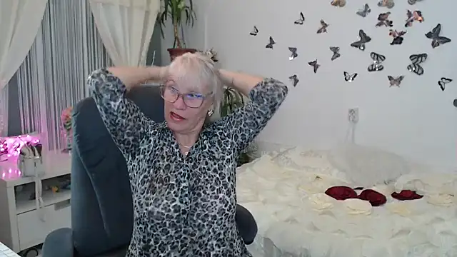 Ghertrude52 online show from October 1, 2025, 3:11 am