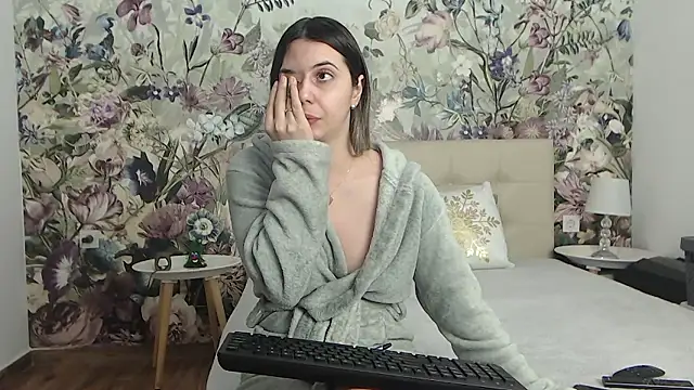 RoseDiamond06 online show from January 13, 2026, 10:46 pm