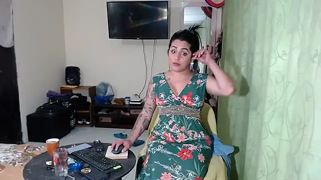 Sashaferrari2000 online show from April 2, 2026, 5:25 am