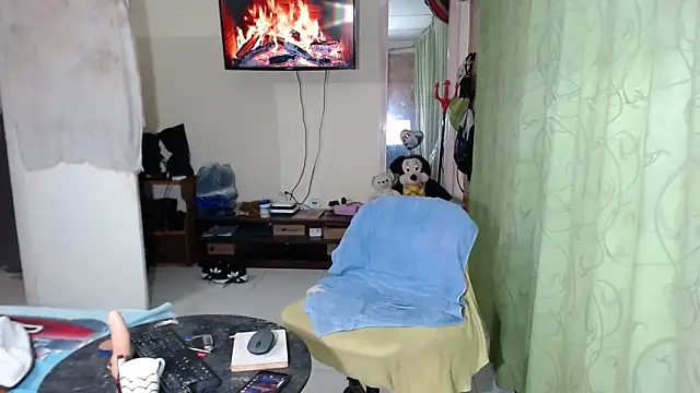 Sashaferrari2000 online show from April 18, 2026, 2:36 am