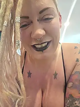Snapshot of PinkTheHawk chatting on July 5, 2026, 11:11 pm PinkTheHawk online show from July 5, 2026, 11:11 pm