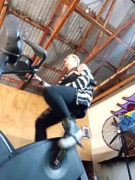 Snapshot of PinkTheHawk chatting on November 28, 2025, 12:55 am PinkTheHawk online show from November 28, 2025, 12:55 am