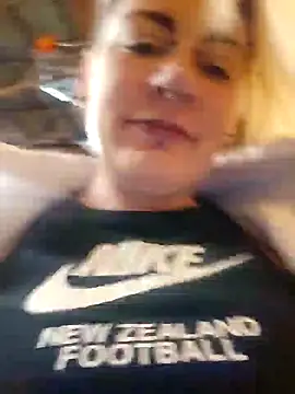 Snapshot of PinkTheHawk chatting on October 5, 2025, 4:58 am PinkTheHawk online show from October 5, 2025, 4:58 am