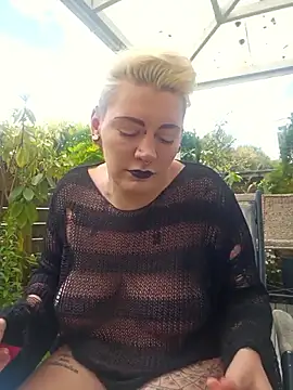 Snapshot of PinkTheHawk chatting on November 15, 2025, 2:04 am PinkTheHawk online show from November 15, 2025, 2:04 am